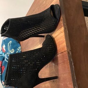 Chinese Laundry Size 8 Hills